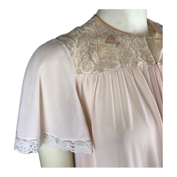 Vintage long nightgown in pink with lace & front tie closing size medium - Picture 3 of 12